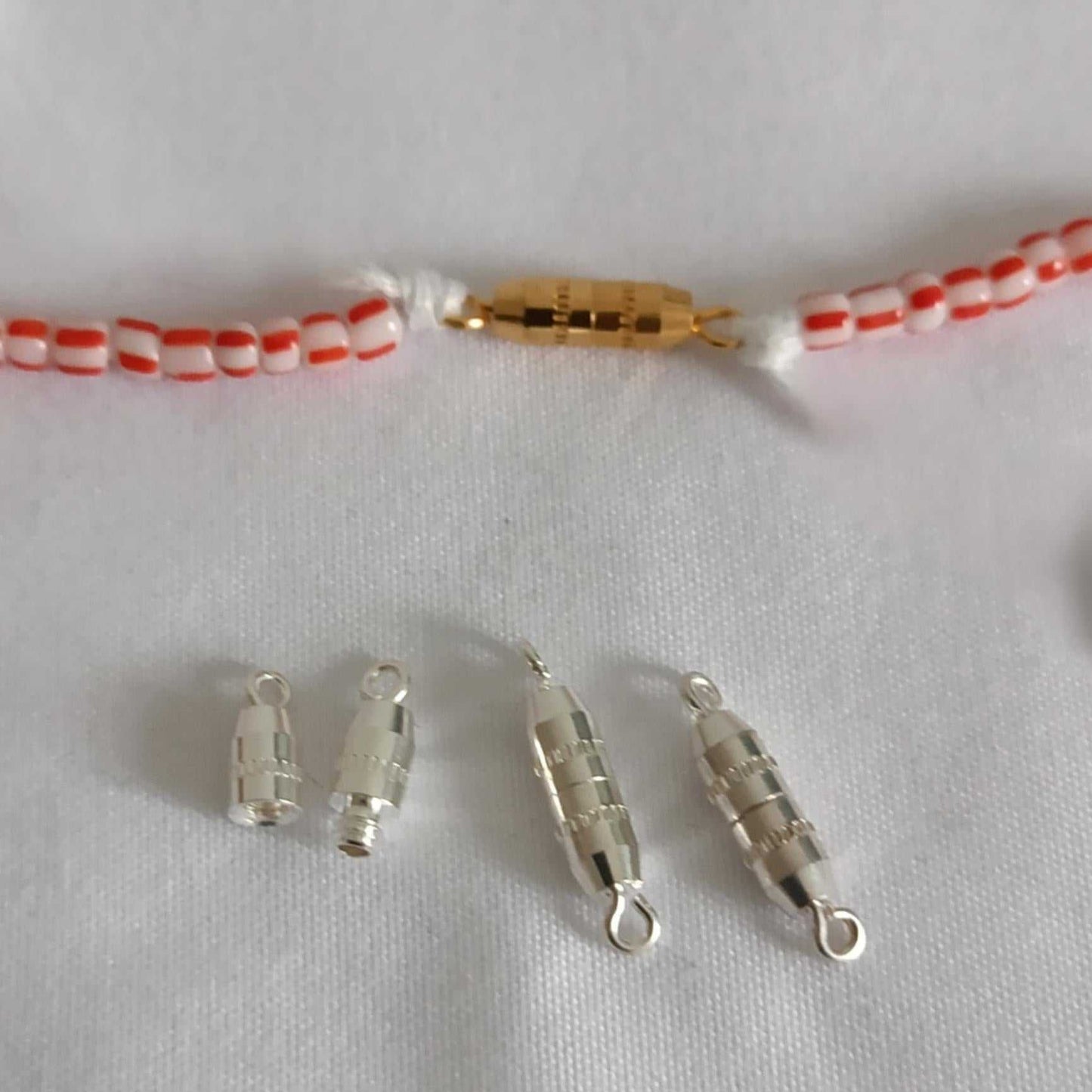 Fermoirs magnétiques argentés pour perles africaines, accessoires pratiques pour montage de bijoux personnalisés.